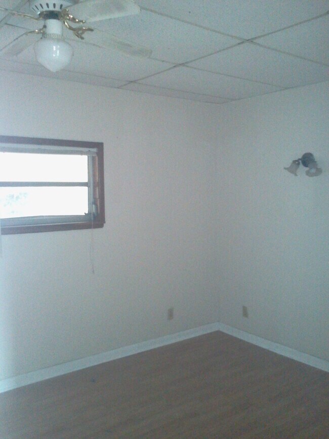 Foto del edificio - Cute 2BR/1BA Home w/Carport, Sun Room, Lar...