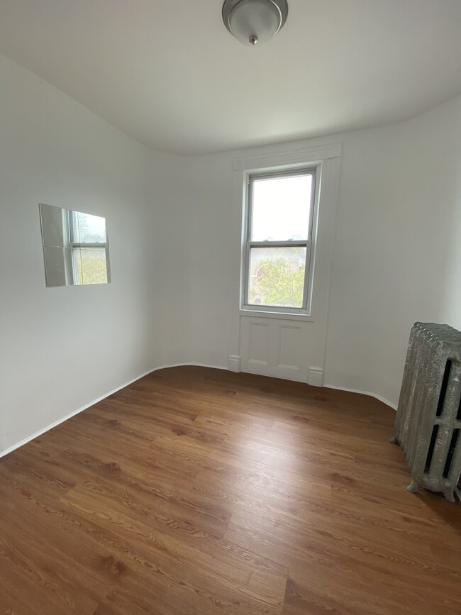 Building Photo - 984 Bushwick Ave