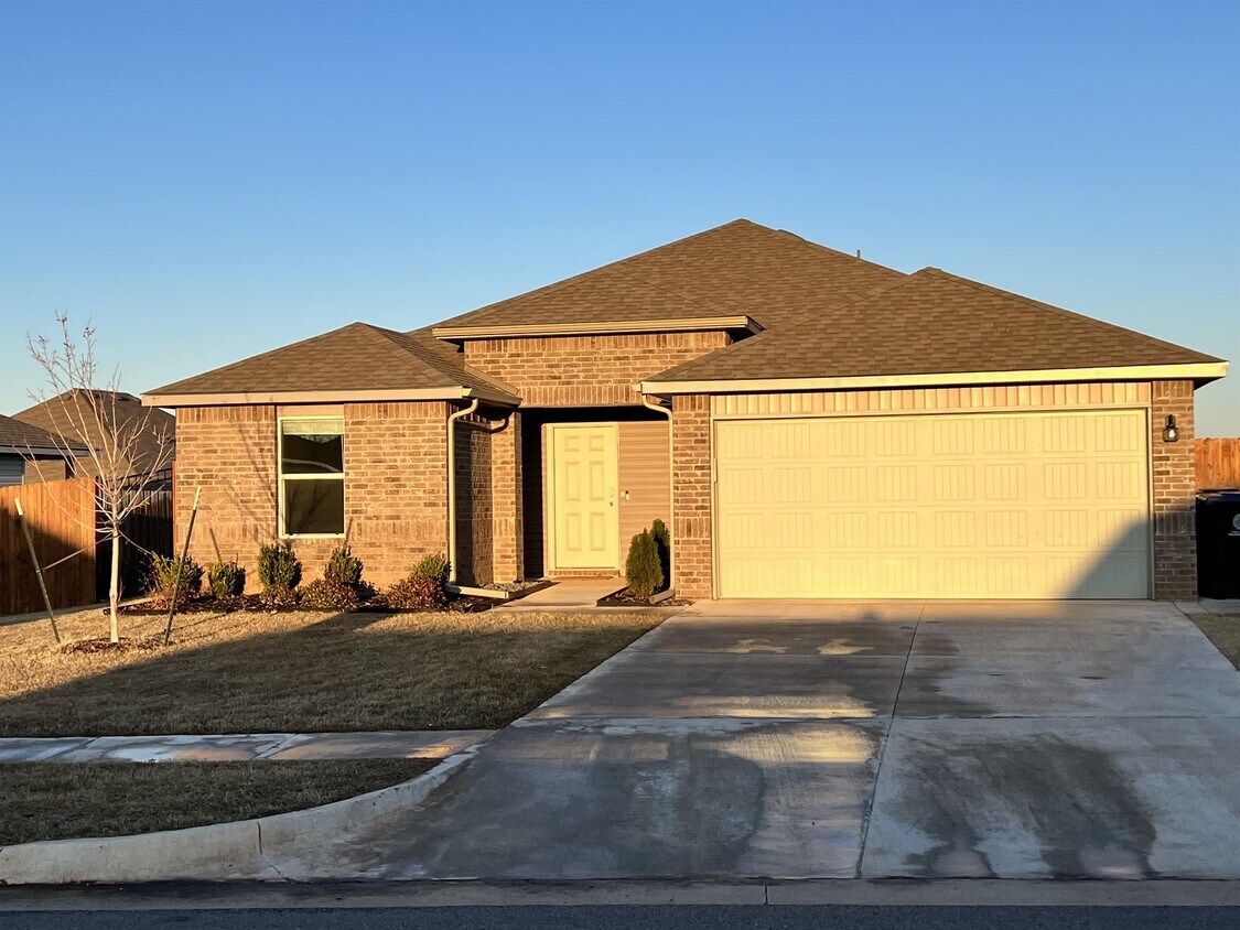 Foto principal - 2412 Sunshine Ln