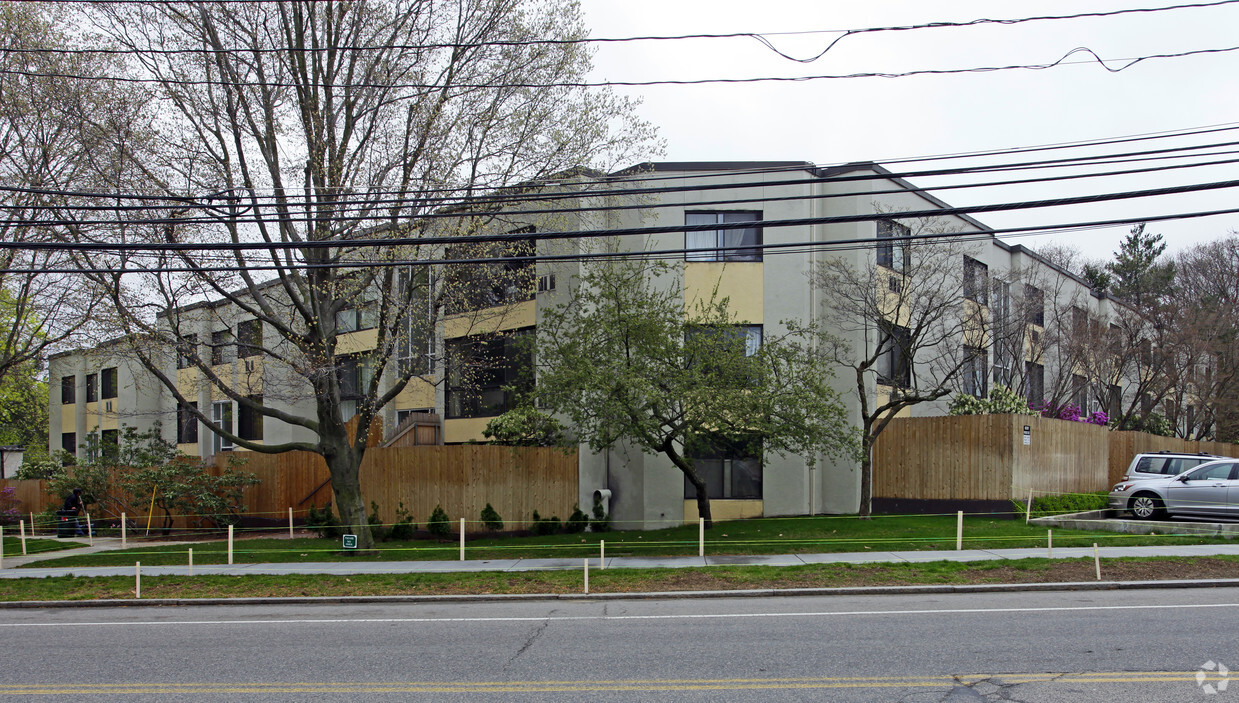 Primary Photo - Longview Dell Apartments