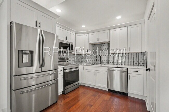 Foto del edificio - 2822 Waters Rd SW
