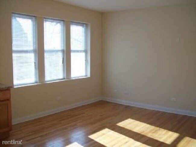 Foto del edificio - 3242-3248 W Wellington Ave