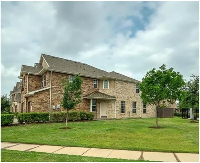 Building Photo - 5899 Clearwater Dr