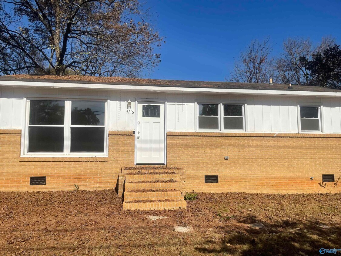 Primary Photo - 5216 Mastin Lake Rd NE