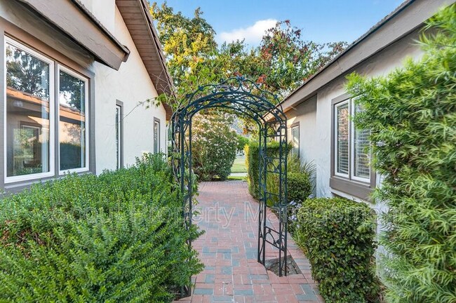 Foto del edificio - 38285 Oaktree Loop