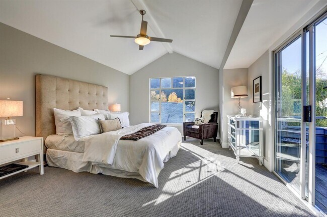 Foto del edificio - Upscale 2bd+Office/2ba Downtown Mill Valley Condo-FOUNDATION