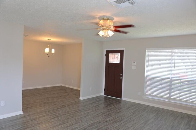 Foto del edificio - 16210 Rosenridge Dr