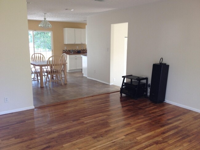 Building Photo - 1306 Elberta Dr