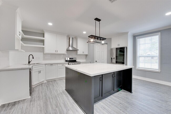 Foto del edificio - 10622 Rustling Oaks Dr