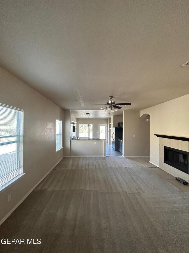 Building Photo - 613 Valley Plum Ave