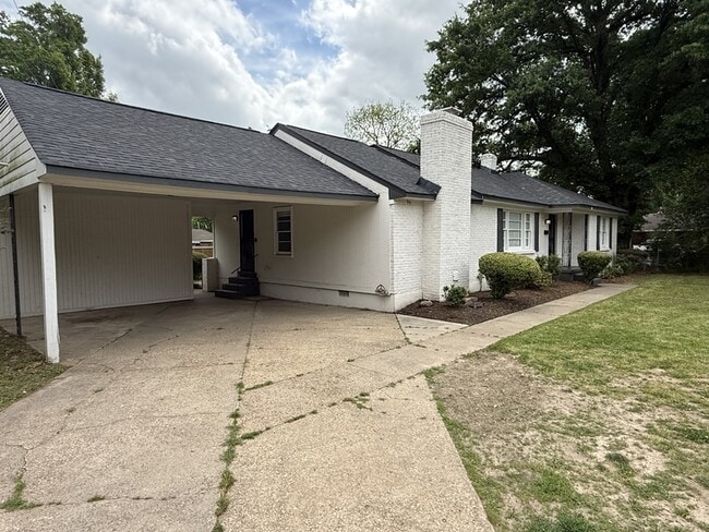Building Photo - 914 Stratford Rd