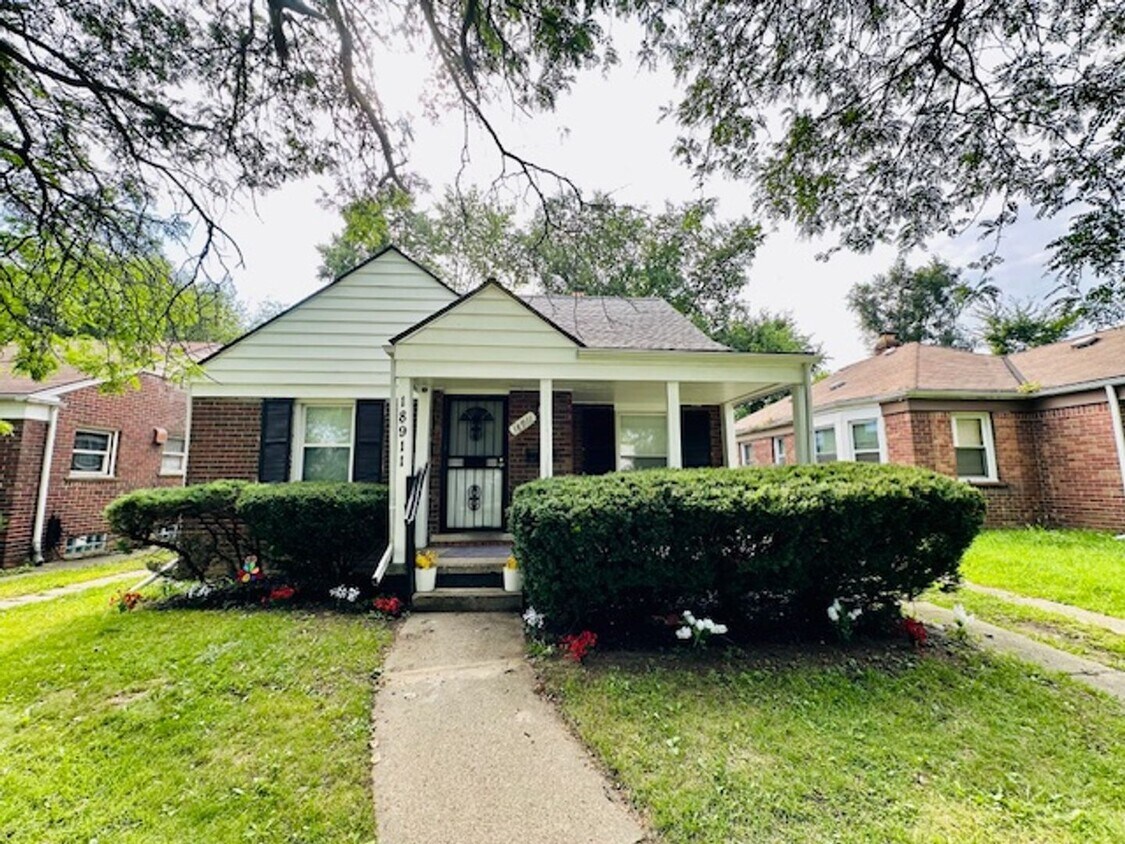 Foto principal - 3 Bedroom 1 Bath Welcome Section 8