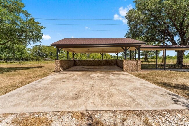 Foto del edificio - 13380 Longstreet Rd
