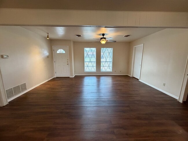 Building Photo - Spacious 3-Bedroom Home in a Great Neighborhood