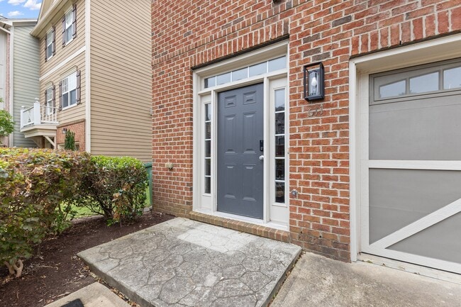 Building Photo - 611 Carlton Commons Ln