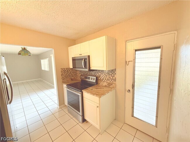 Building Photo - 4923 Vincennes Ct