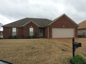 Building Photo - 10 Birch Hollow Ln