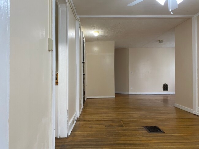 Building Photo - 127 Selye Terrace