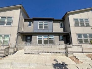 Building Photo - 1721 Rose Quartz Heights