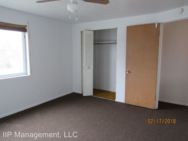 Building Photo - 6052 Glenway Dr