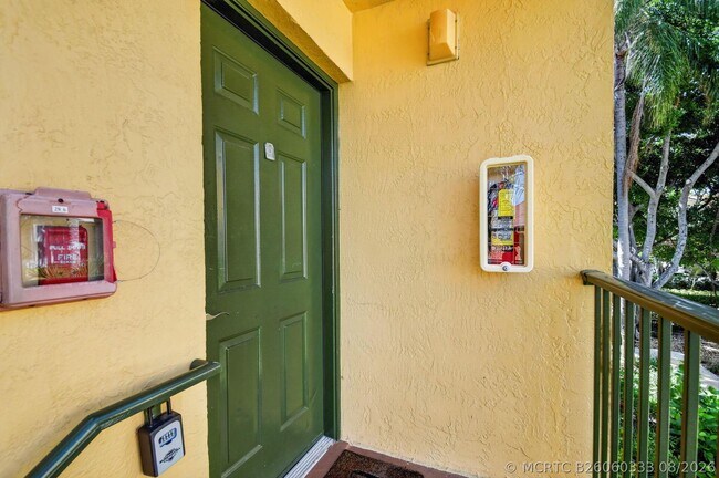 Foto del edificio - 160 Yacht Club Way