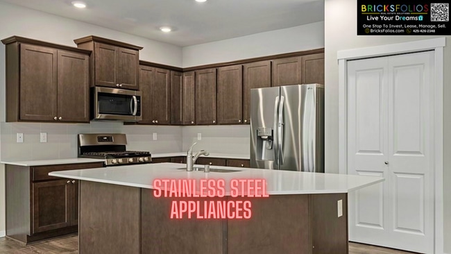 Building Photo - 5 BEDROOMS | A/C | 3-CAR GARAGE | FENCED BACKYARD | 2,780 SQ. FT. | CONVENIENT TO JBLM