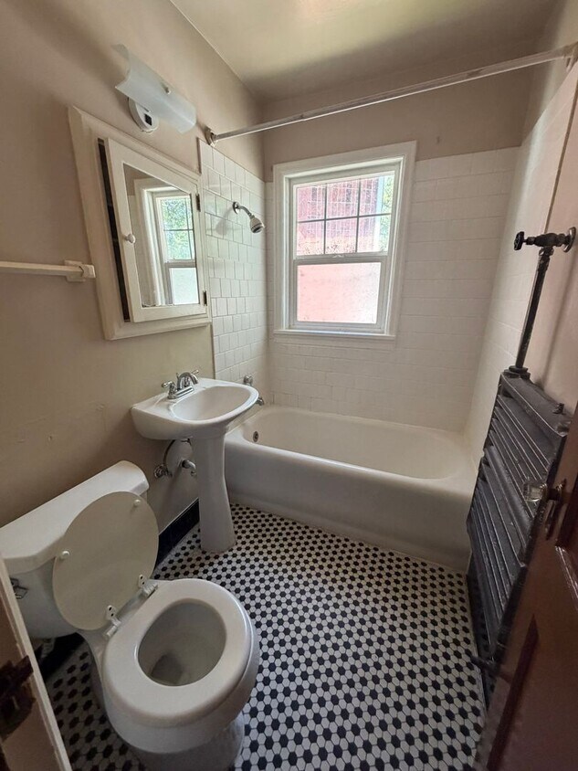 Foto del edificio - Upstairs Studio Apartment - Pacific Terrace Neighborhood