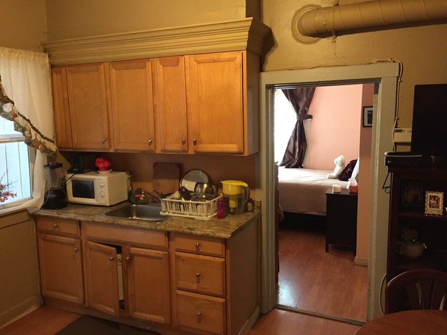 Kitchen unit 2 - 3329-3333 20th St