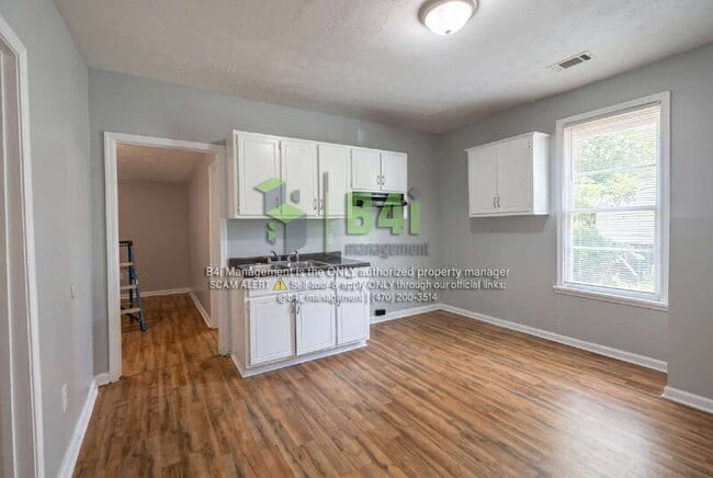 Building Photo - 560 Radcliff Ave