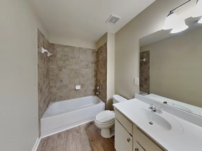 Building Photo - 2095 Somerset Pl SE