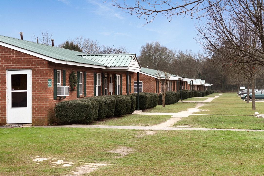 Primary Photo - Laurel Apartments