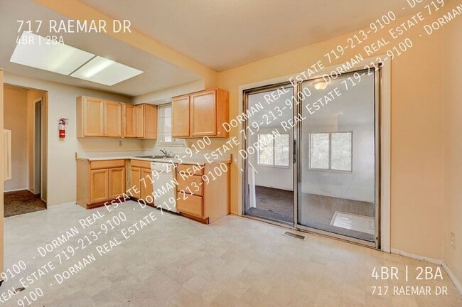 Building Photo - 717 Raemar Dr