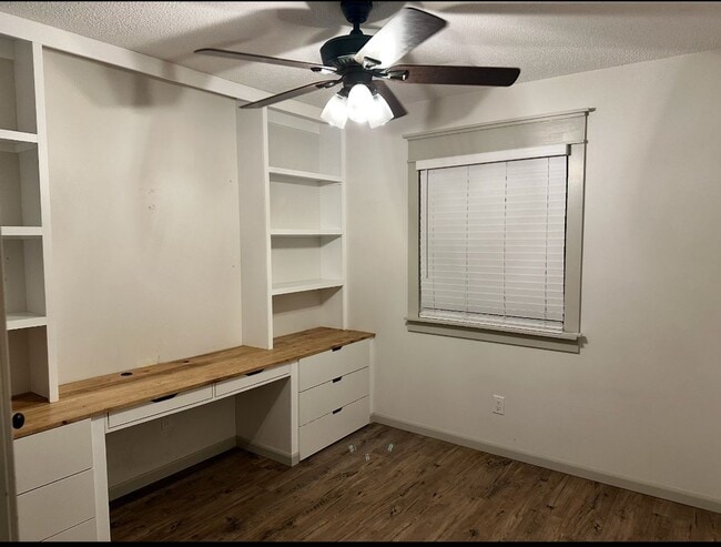 Foto del edificio - Charming 3BR/2BA Single-Level Home on Nearly Half an Acre!