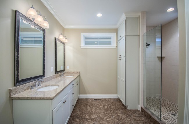 Foto del edificio - 215 Ivy Gate Ln