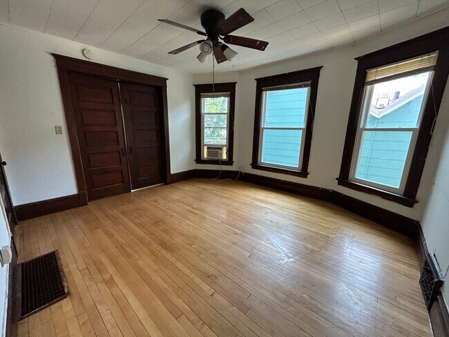 Foto del edificio - 514 E Johnson St