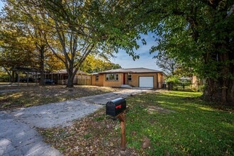 Building Photo - 809 N Ross Ave