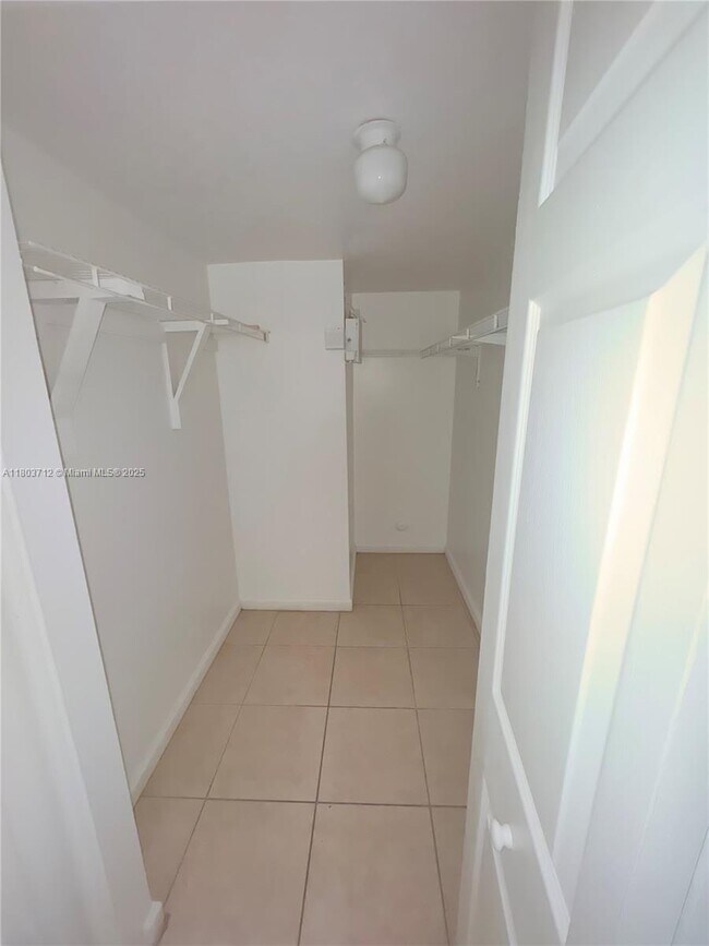 Foto del edificio - 2900 SE 12th Rd