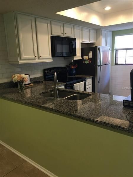 Foto del edificio - 13250 Ridge Rd
