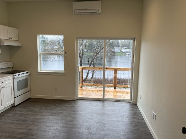 Building Photo - 6660 Long Lake Rd SE