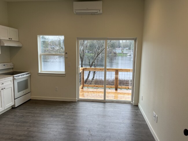 Foto del edificio - 6660 Long Lake Rd SE