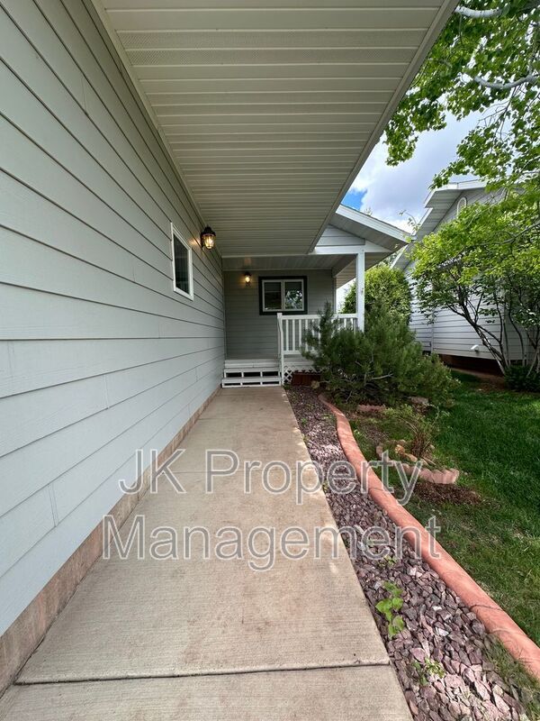 Foto del edificio - 3209 Wild Rose Ln