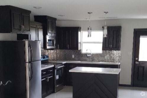 Building Photo - 1212 White Oak Drive