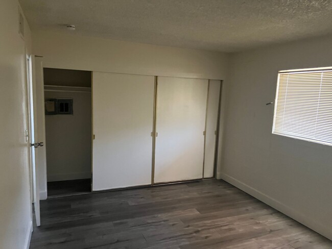 Building Photo - 2 Bedroom 1 Bath In Central Las Vegas