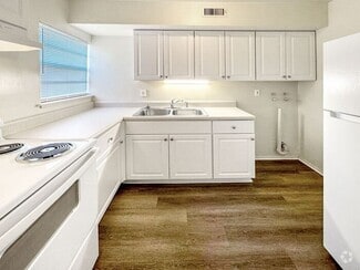 Building Photo - 117a Newcastle Dr