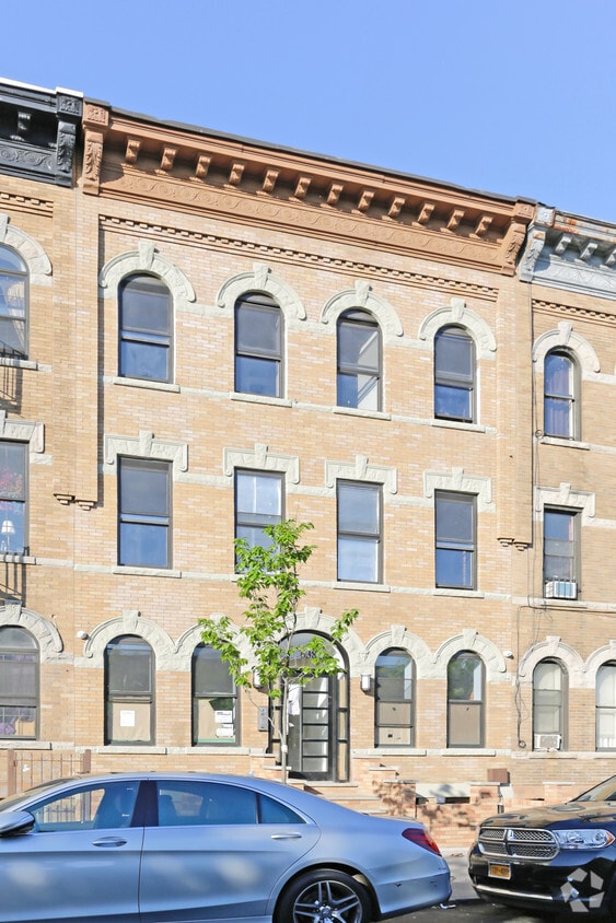 Building Photo - 638 Wilson Ave