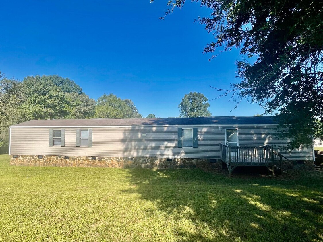 Primary Photo - Welcome to this charming 2-bedroom, 2-bath...