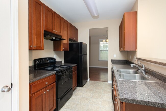 Building Photo - 2 Story Home Minutes from Downtown Raleigh!