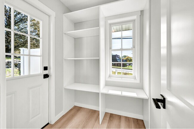 Foto del edificio - 670 E Main St