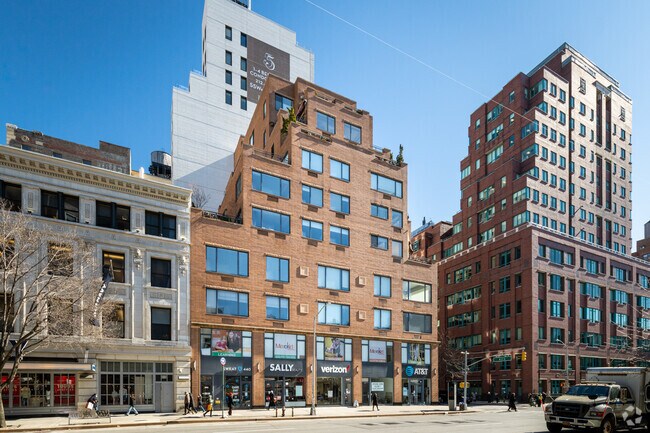 Building Photo - 594-602 Avenue of the Americas