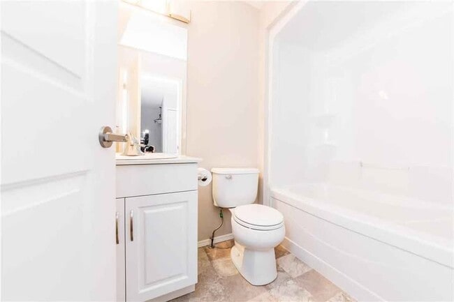 Photo du bâtiment - 156 Park E Dr